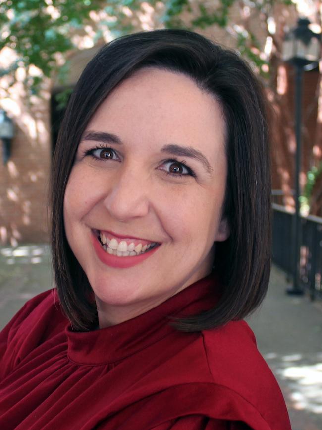 Amanda Dobbins